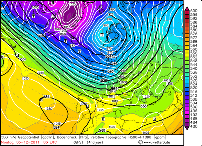 Carta sinottica di geopotenziale a 500 hPa e pressione al suolo alle 00 UTC del 5 dicembre 2011 [fonte: www.wetter3.de/Archiv/].